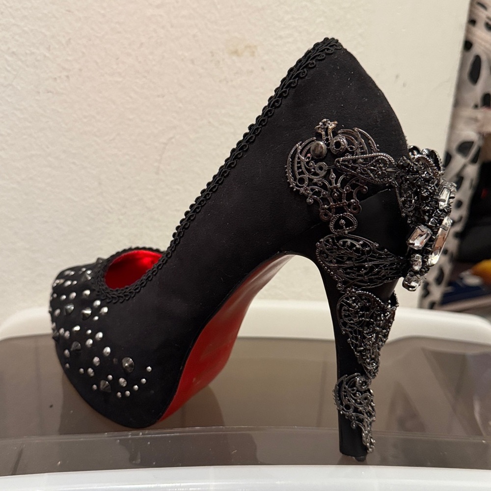 Black crystal
Studded Women's high heel Shoes